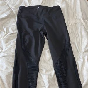 New leggings with mesh and pleating details